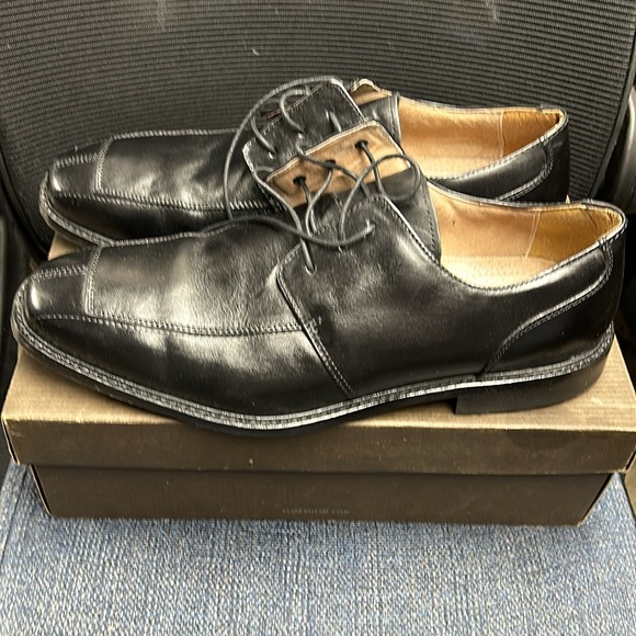 Florsheim dress shoe: Black soft leather, beautiful, sharp shoe. - Picture 2 of 4